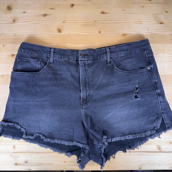 Good American Black High Rise Frayed Hem Denim Shorts Size 20 Stretch Distressed - Picture 1 of 7